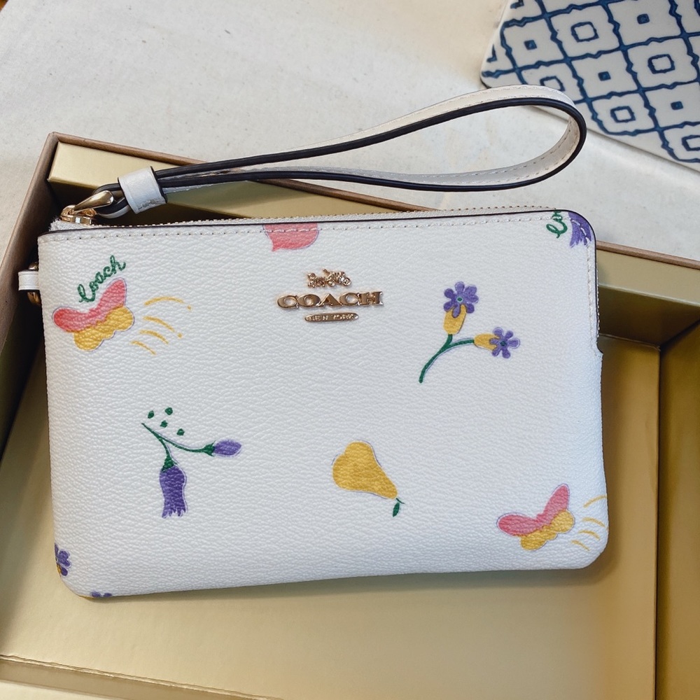 Coach Boxed Corner Zip Wristlet With Dreamy Veggie Print - Picture 2 of 9